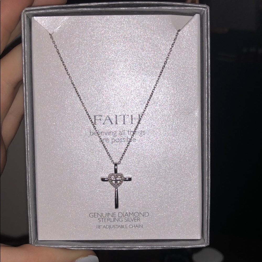 Cross necklace with diamond heart! NBW
